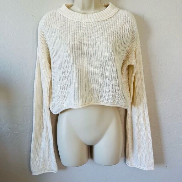 wild fable Sweaters - Wild Fable Ivory crew neck crop long sleeve sweater boxy fit size S